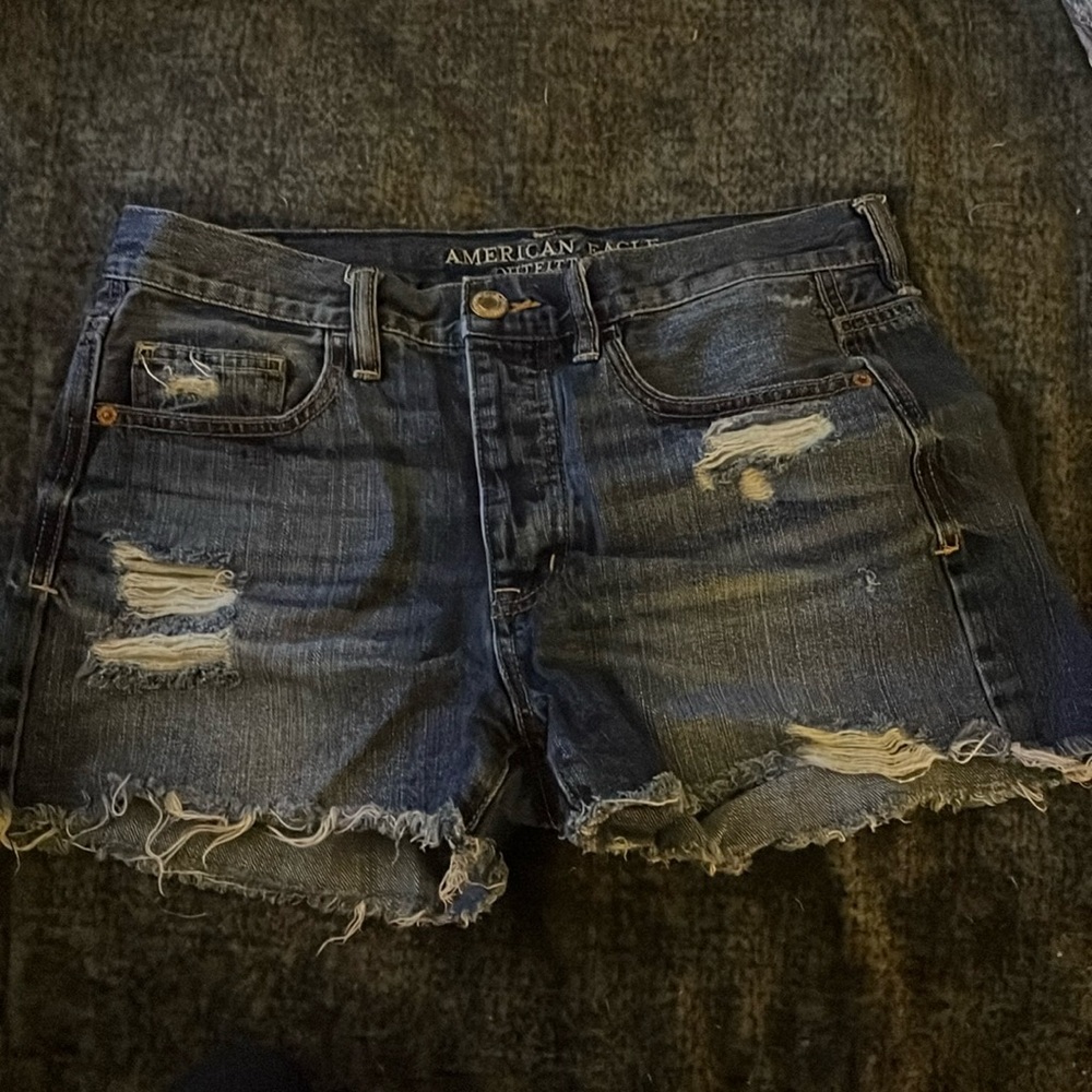 used American Eagle distressed jean shorts